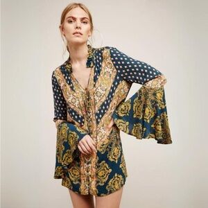 Free People‎ Magic Mystery Long Flared Sleeve V-Neck Tunic Size Small